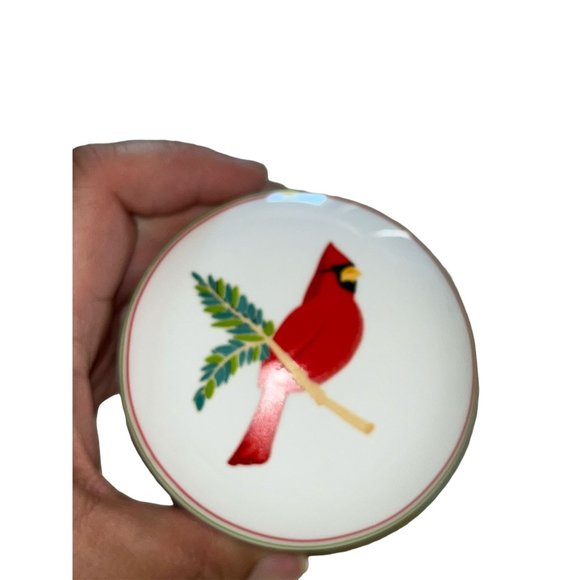 Macy's Holiday Lane Red Cardinal White Ceramic Trinket Box Christmas Round - Picture 1 of 7